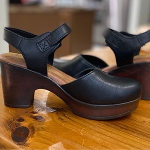 Boc New! Beautiful chunky shoes that complement any outfit!